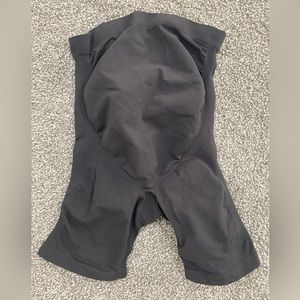 NWOT - Skims Maternity Sculpting Short Mid Thigh